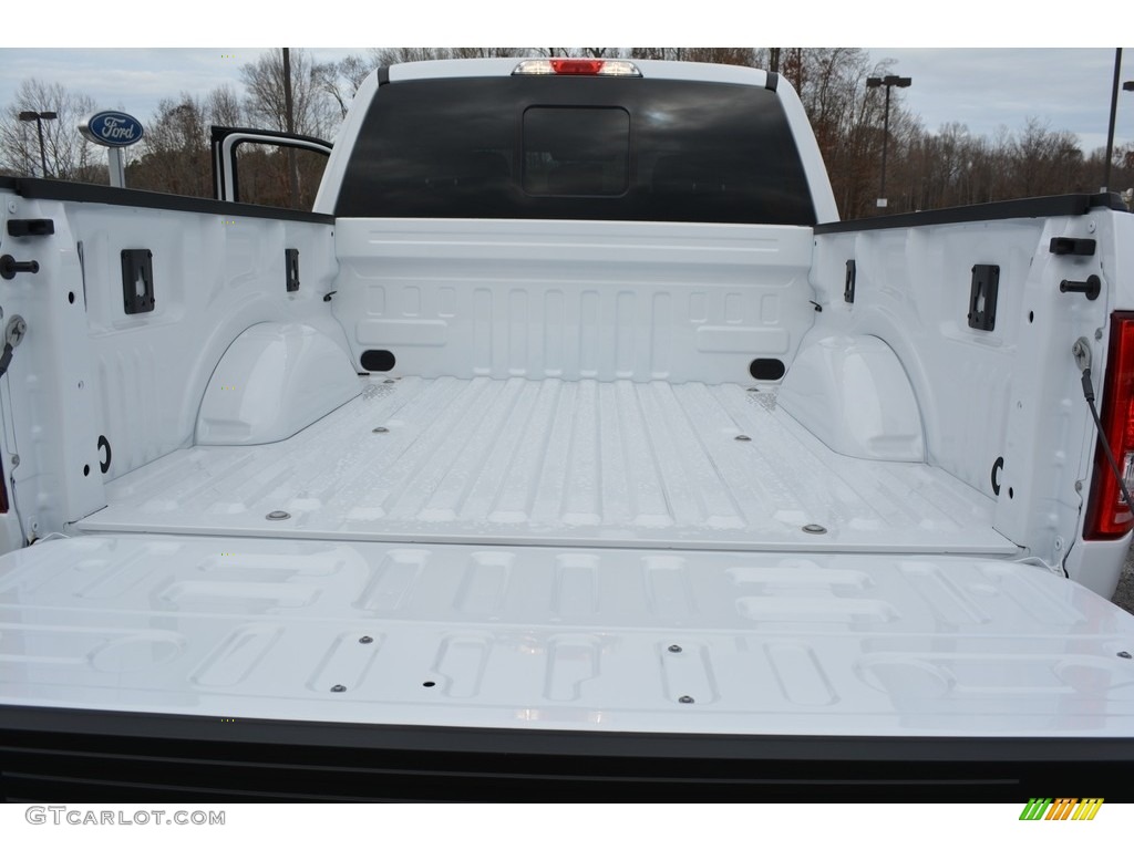 2017 F150 XLT SuperCrew 4x4 - Oxford White / Earth Gray photo #6