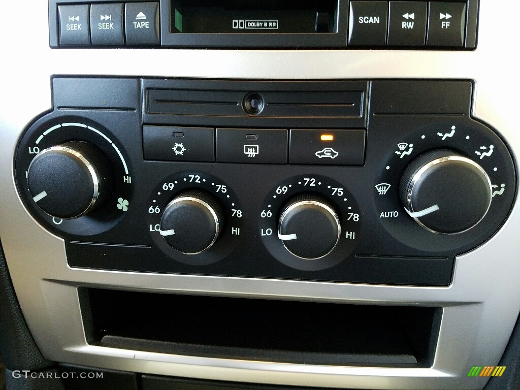2007 Dodge Magnum SRT-8 Controls Photos