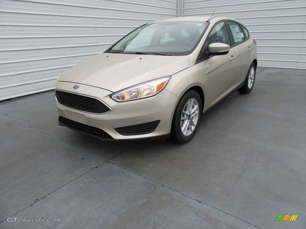 White Gold 2017 Ford Focus SE Hatch Exterior Photo #117546512
