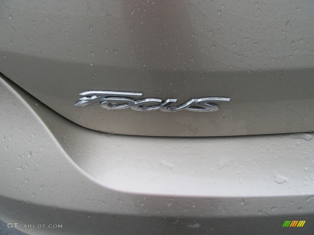 2017 Ford Focus SE Hatch Marks and Logos Photo #117546590