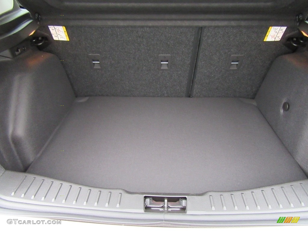 2017 Ford Focus SE Hatch Trunk Photo #117546614