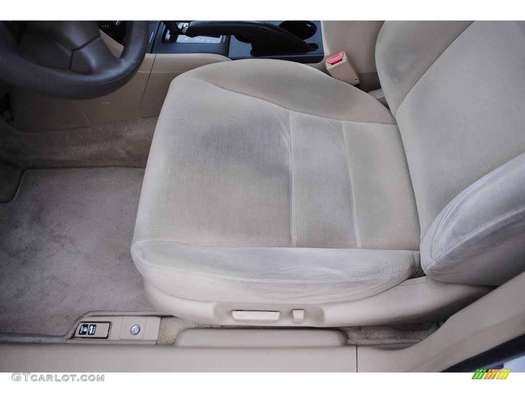 2006 Accord LX V6 Sedan - Taffeta White / Ivory photo #12