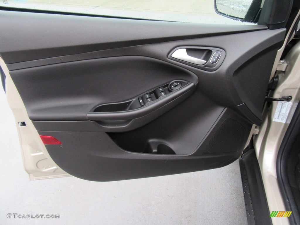 2017 Ford Focus SE Hatch Charcoal Black Door Panel Photo #117546671