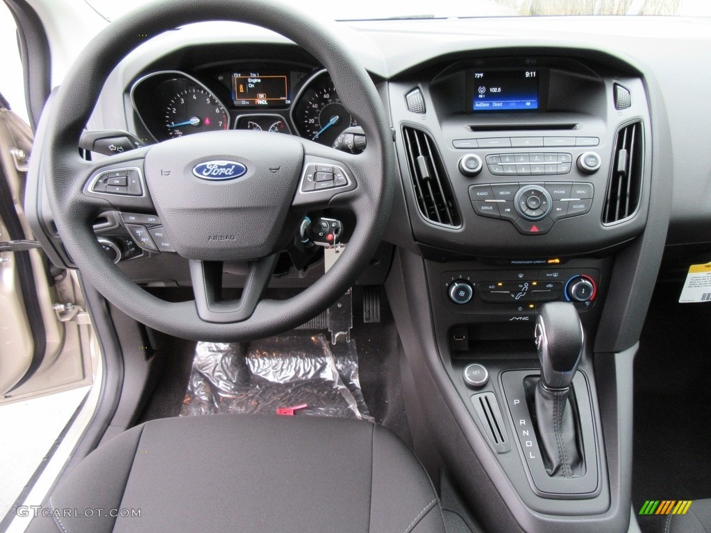 2017 Ford Focus SE Hatch Charcoal Black Dashboard Photo #117546722