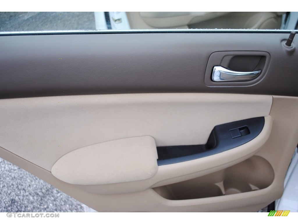 2006 Accord LX V6 Sedan - Taffeta White / Ivory photo #18