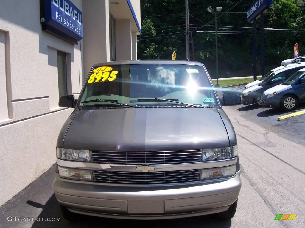 2004 Astro LS AWD Passenger Van - Medium Charcoal Gray Metallic / Medium Gray photo #7