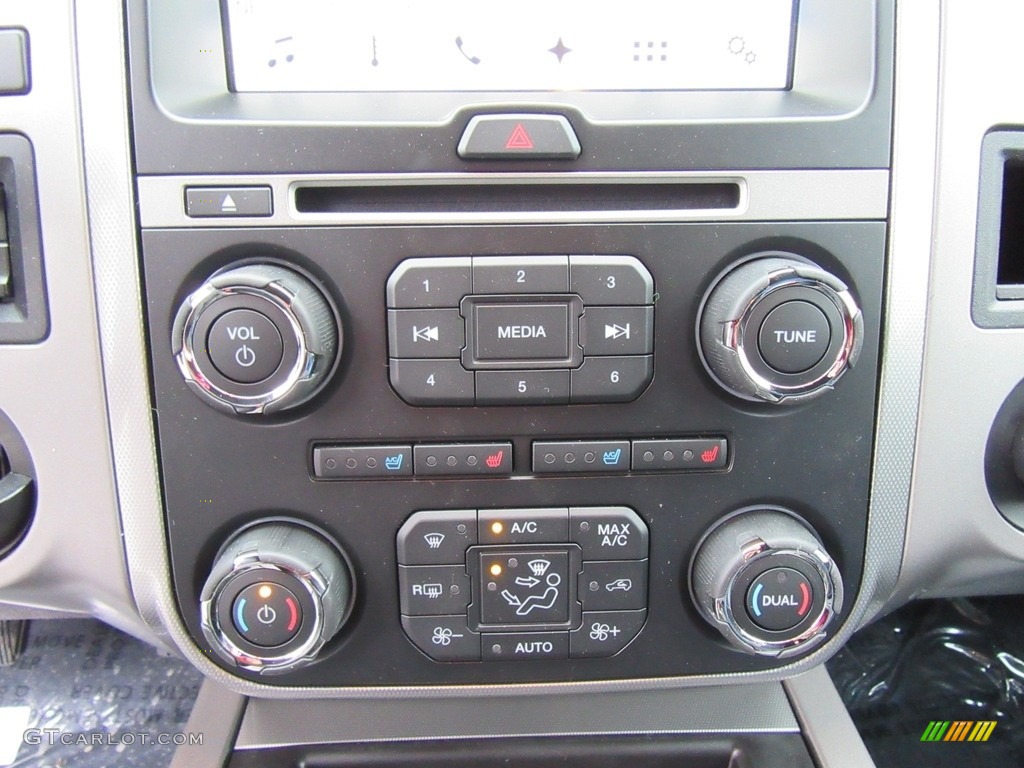 2017 Ford Expedition EL XLT Controls Photo #117549206