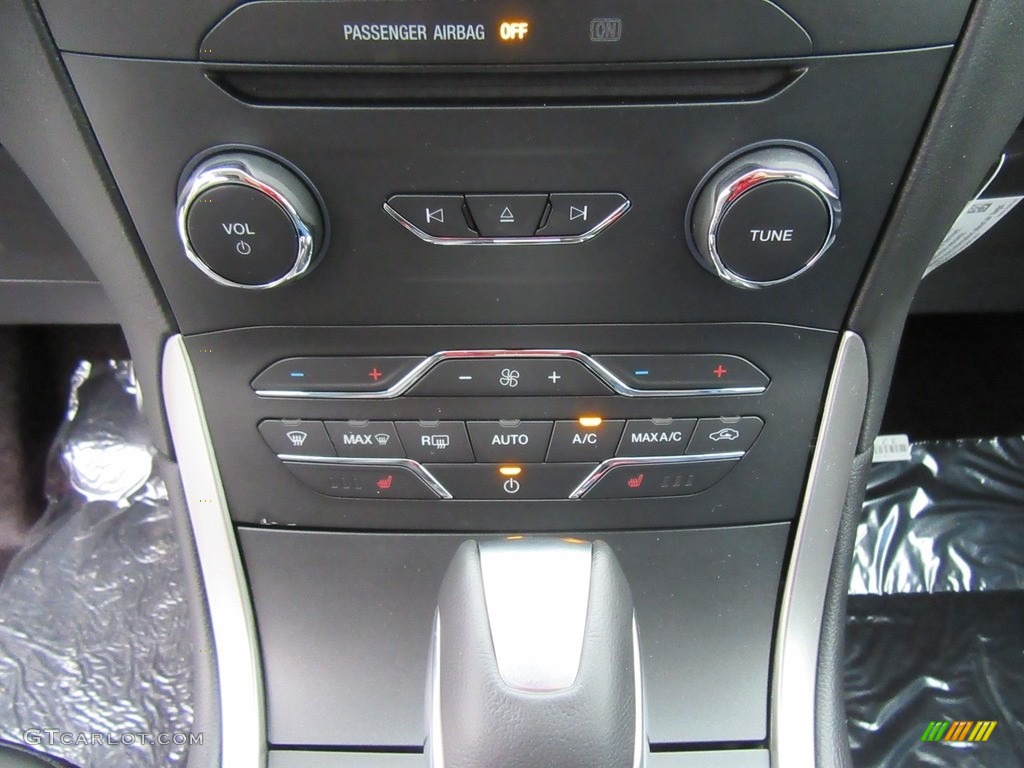 2017 Ford Edge SEL Controls Photo #117549755