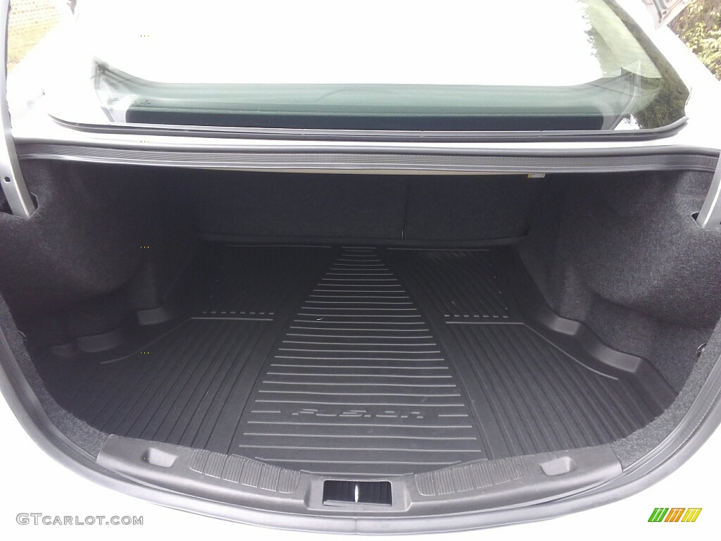 2016 Ford Fusion SE Trunk Photos