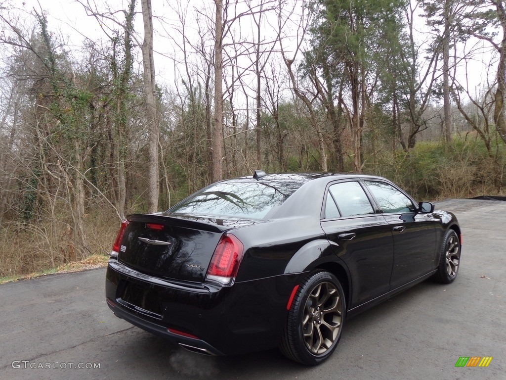 2017 300 S - Gloss Black / Black photo #6