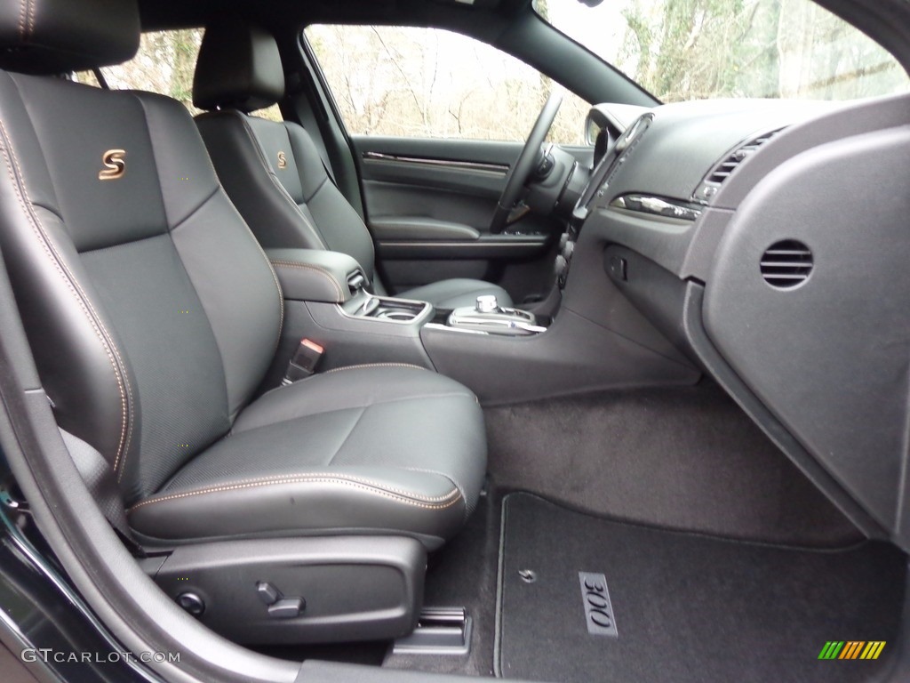 2017 Chrysler 300 S Front Seat Photos