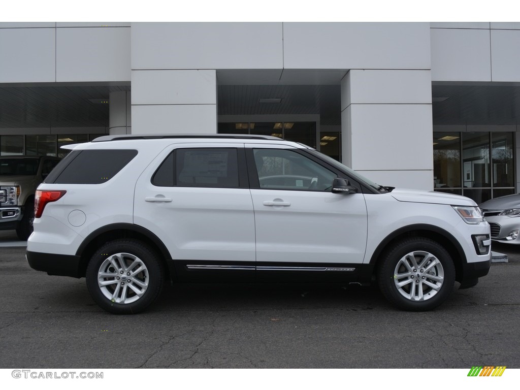 2017 Explorer XLT - Oxford White / Ebony Black photo #2