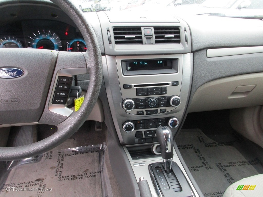 2010 Fusion SE - White Suede / Medium Light Stone photo #14