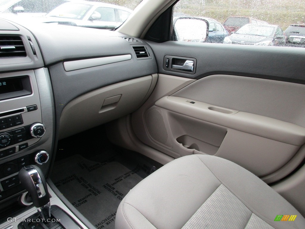 2010 Fusion SE - White Suede / Medium Light Stone photo #15