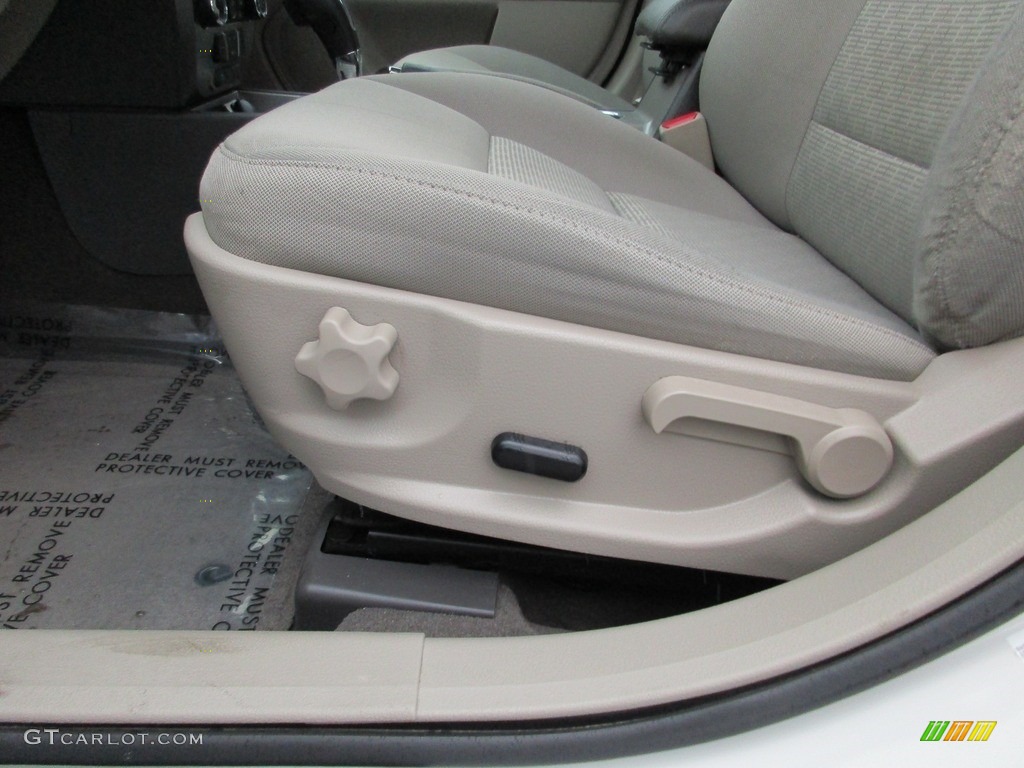 2010 Fusion SE - White Suede / Medium Light Stone photo #20
