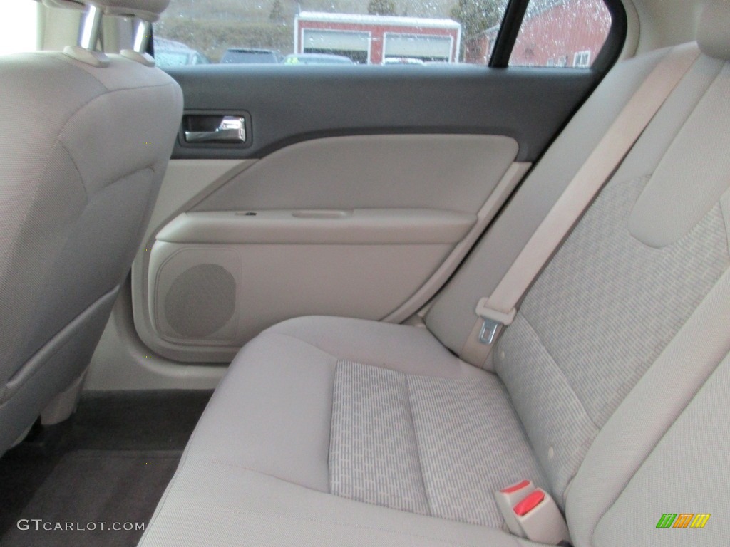 2010 Fusion SE - White Suede / Medium Light Stone photo #21