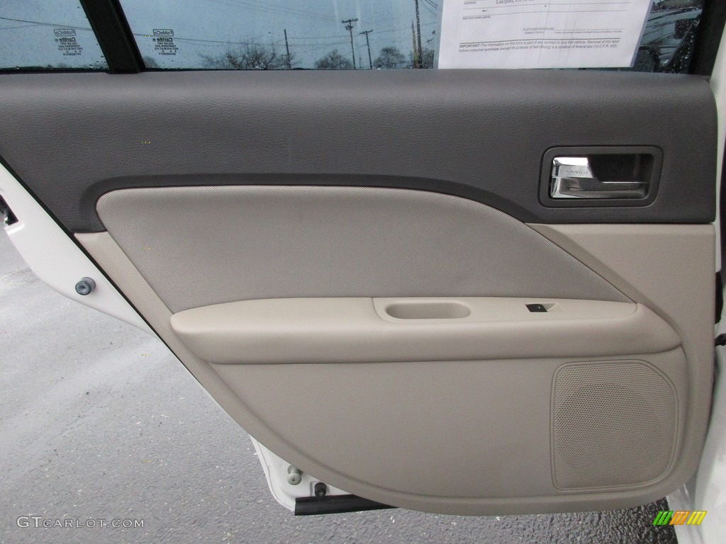 2010 Fusion SE - White Suede / Medium Light Stone photo #23