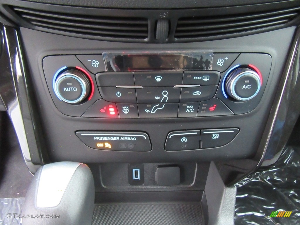 2017 Ford Escape Titanium Controls Photo #117565373
