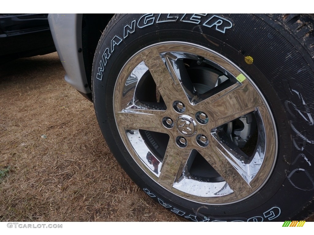 2017 1500 Express Quad Cab - Bright Silver Metallic / Black/Diesel Gray photo #5