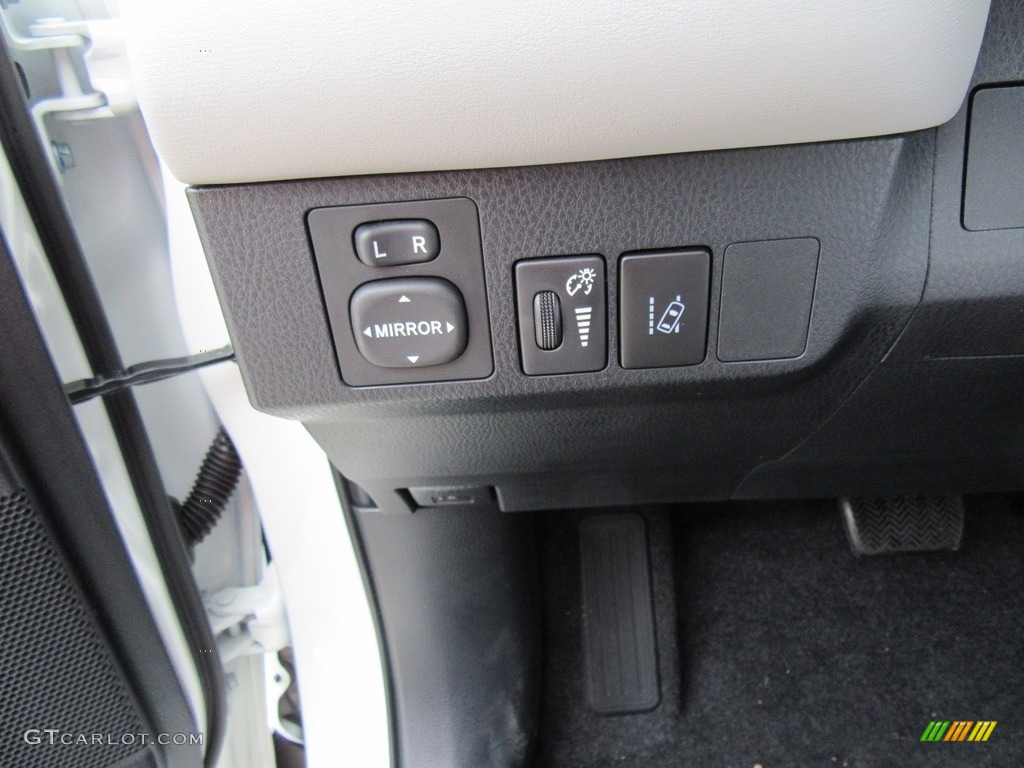 2017 Toyota RAV4 Limited Controls Photo #117571424