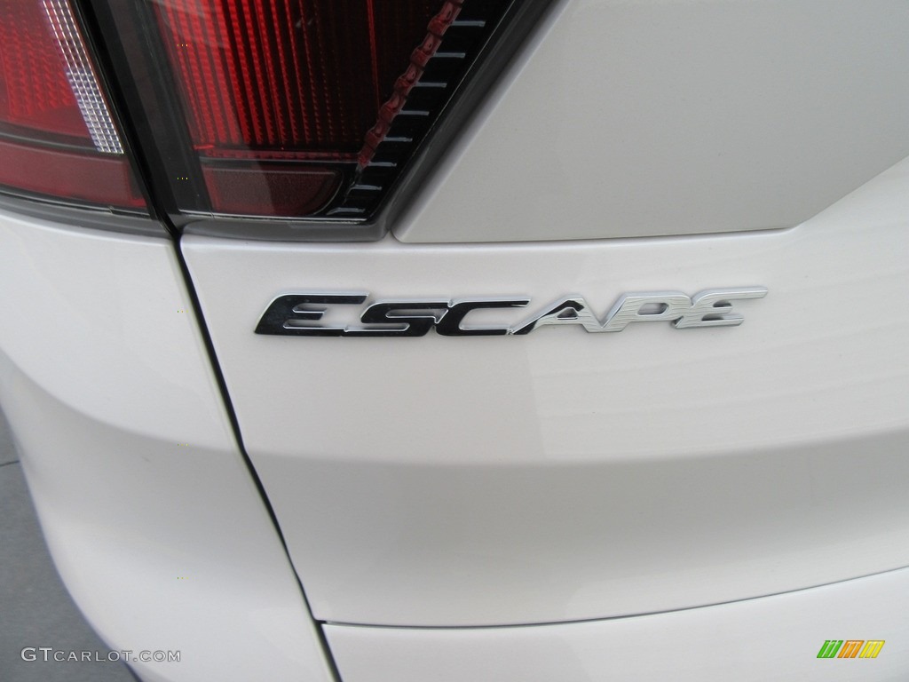 2017 Ford Escape SE Marks and Logos Photo #117585192