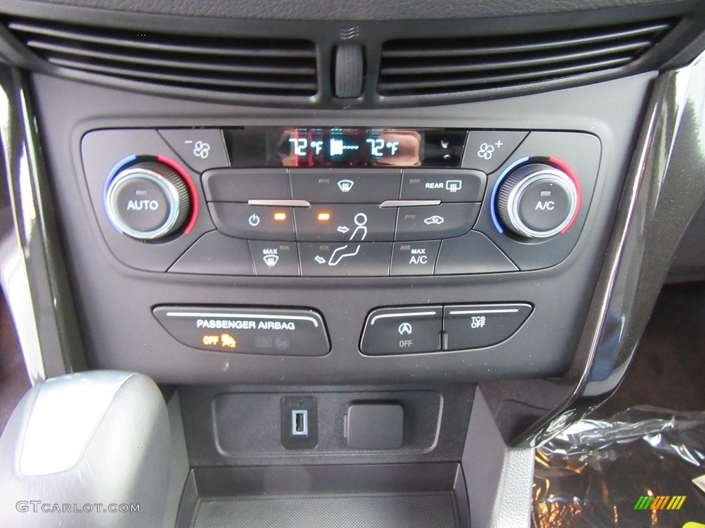 2017 Ford Escape SE Controls Photo #117585556
