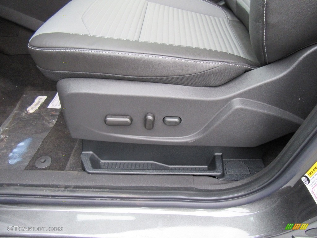 2017 Ford Escape SE Front Seat Photo #117586320