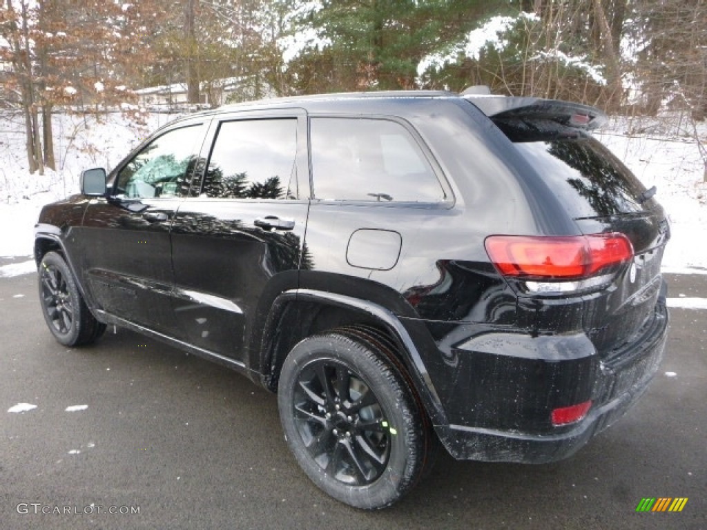 2017 Grand Cherokee Laredo 4x4 - Diamond Black Crystal Pearl / Black photo #5