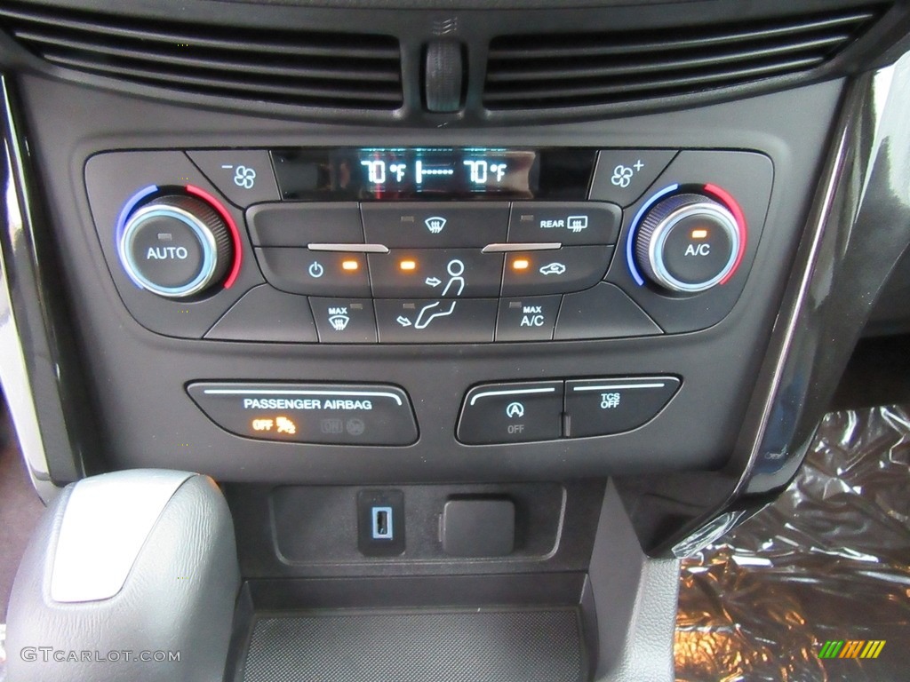 2017 Ford Escape SE Controls Photo #117586434