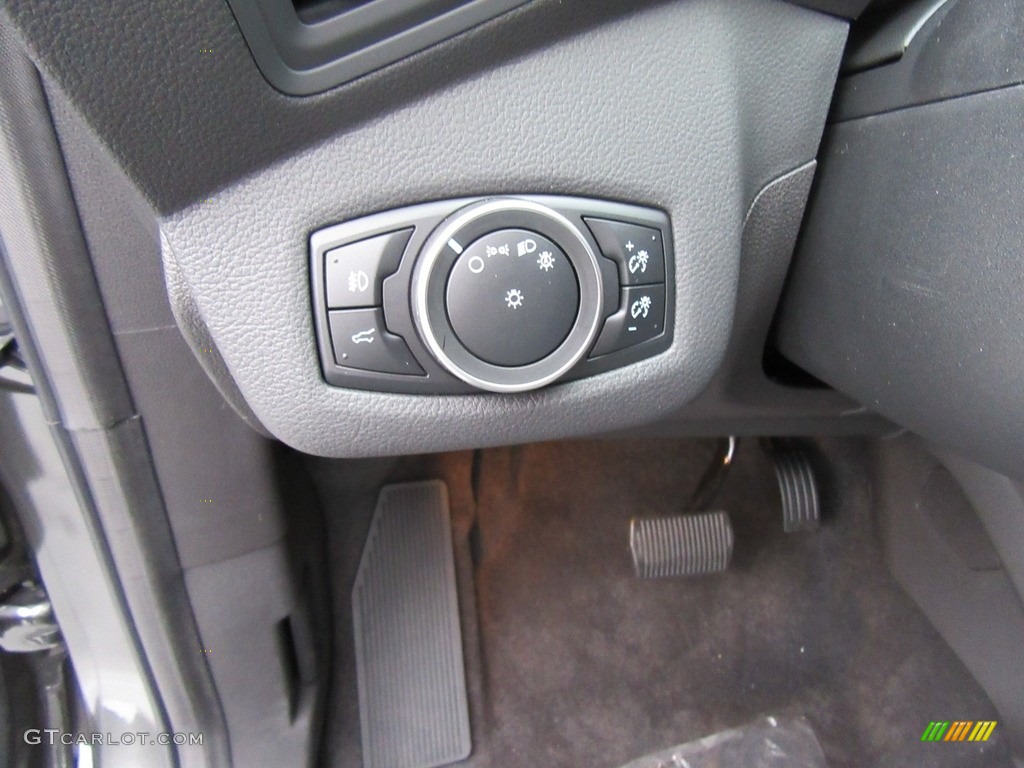 2017 Ford Escape SE Controls Photo #117586551