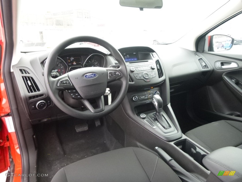 2016 Ford Focus SE Hatch Interior Color Photos
