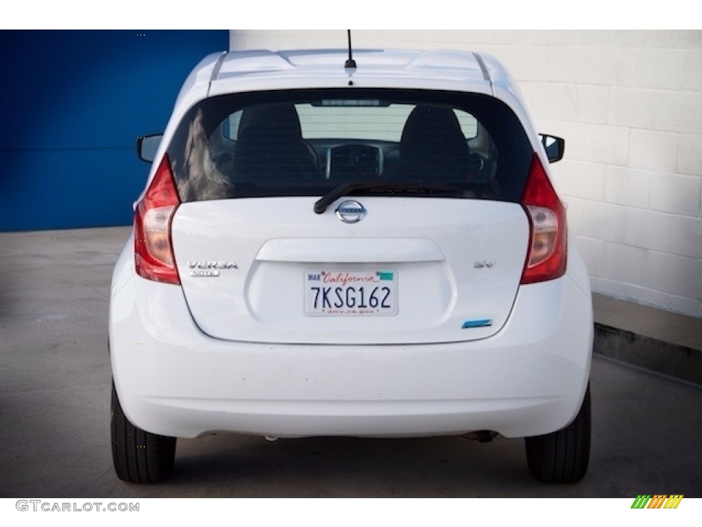 2015 Versa Note S - Aspen White / Charcoal photo #9