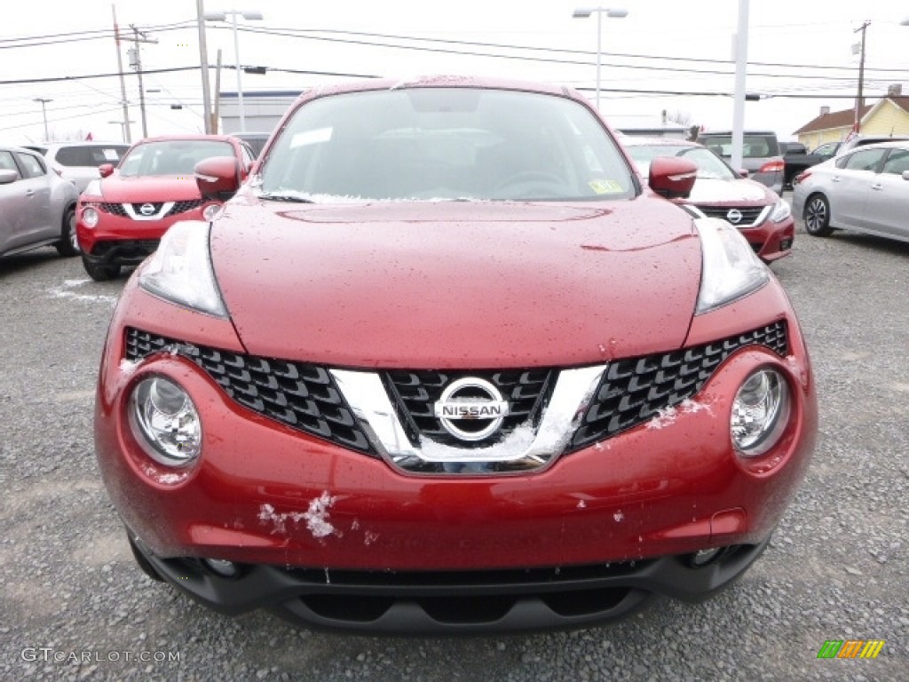 2017 Juke SL AWD - Cayenne Red / Black/Red photo #12