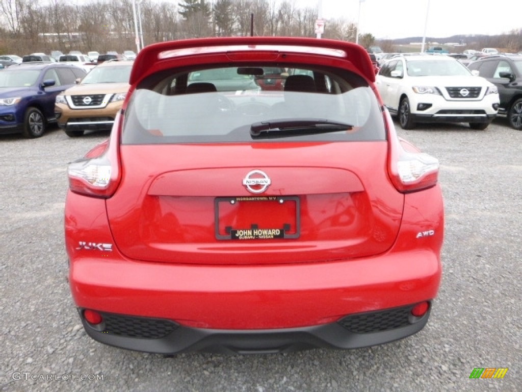 2017 Juke S AWD - Red Alert / Black/Silver photo #8