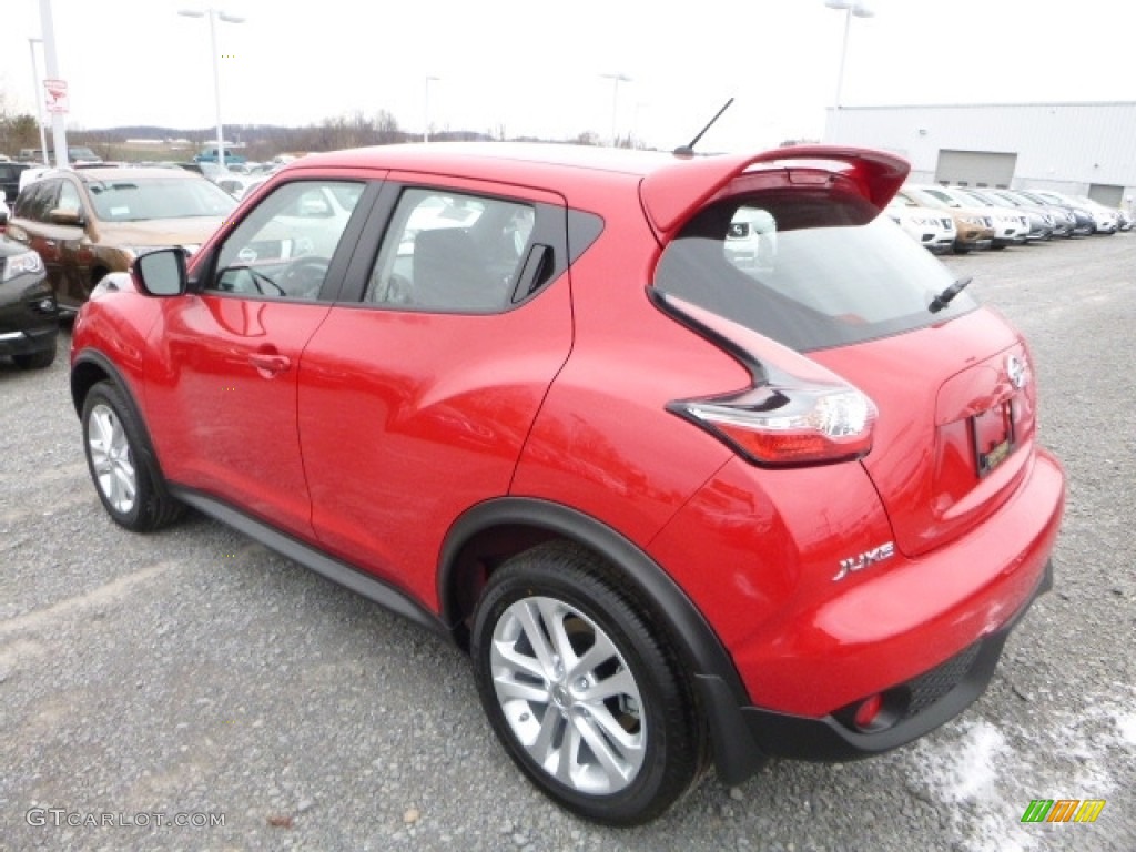 2017 Juke S AWD - Red Alert / Black/Silver photo #9
