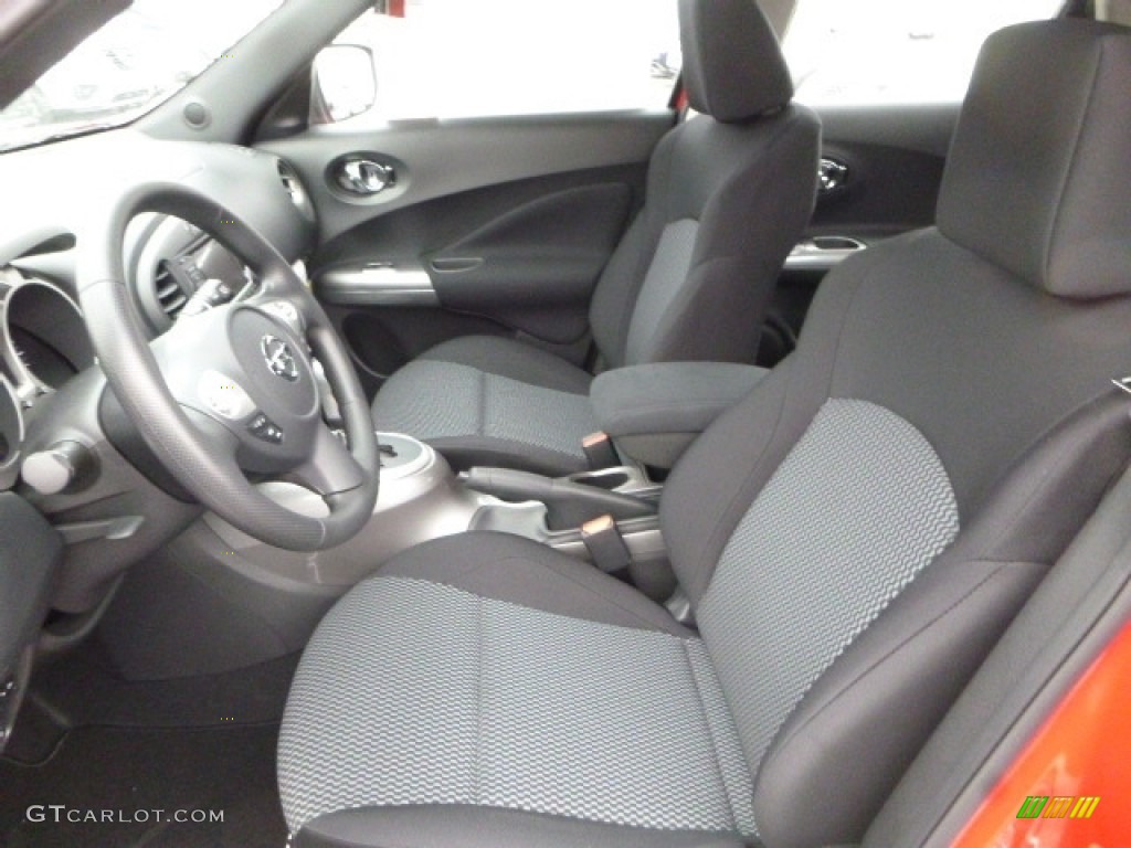 2017 Juke S AWD - Red Alert / Black/Silver photo #13