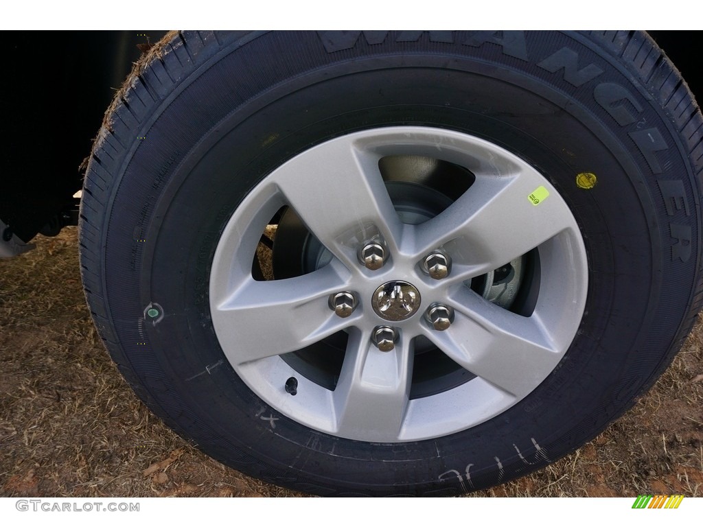 2017 1500 Express Quad Cab 4x4 - Bright Silver Metallic / Black/Diesel Gray photo #3