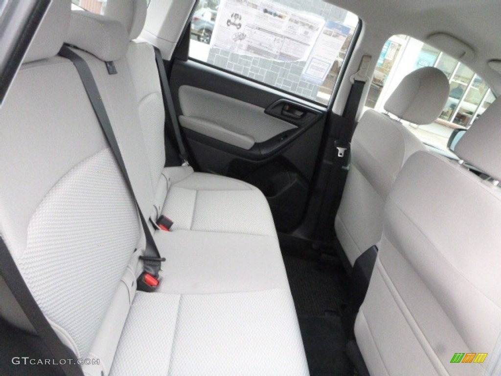 2017 Forester 2.5i - Ice Silver Metallic / Gray photo #5
