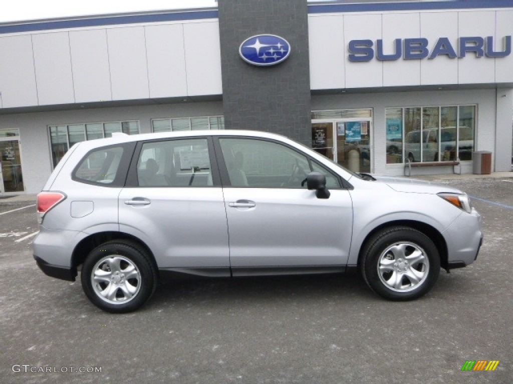 2017 Forester 2.5i - Ice Silver Metallic / Gray photo #6