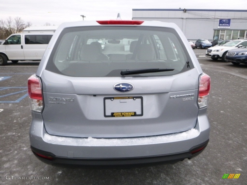 2017 Forester 2.5i - Ice Silver Metallic / Gray photo #8