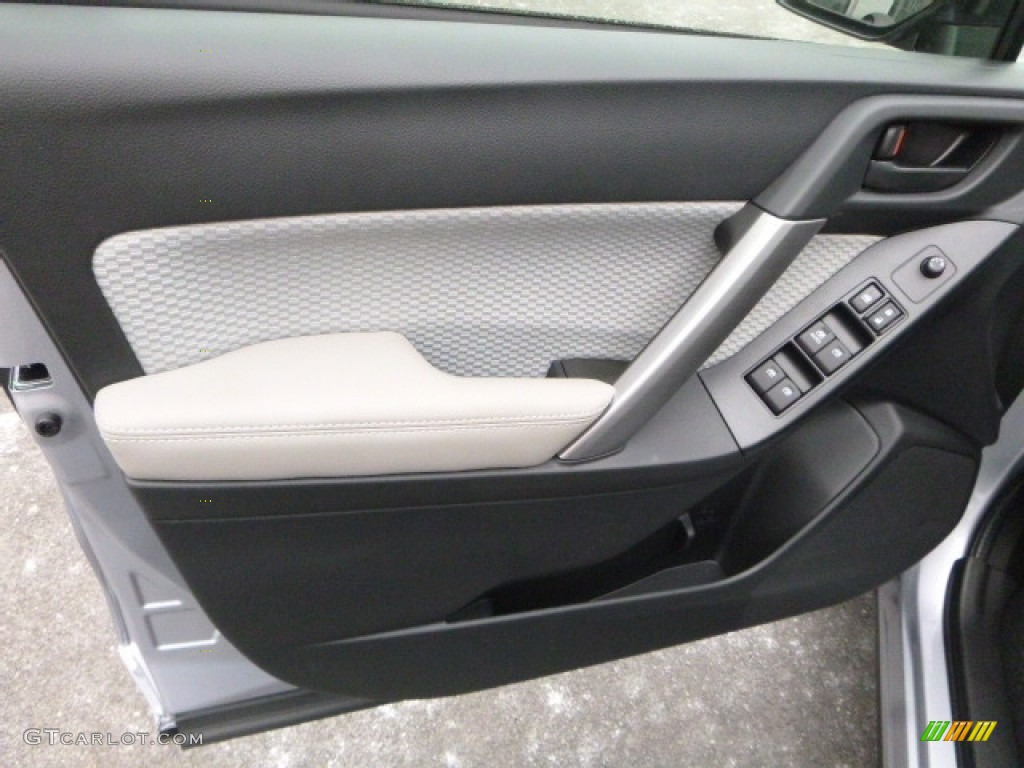 2017 Forester 2.5i - Ice Silver Metallic / Gray photo #14