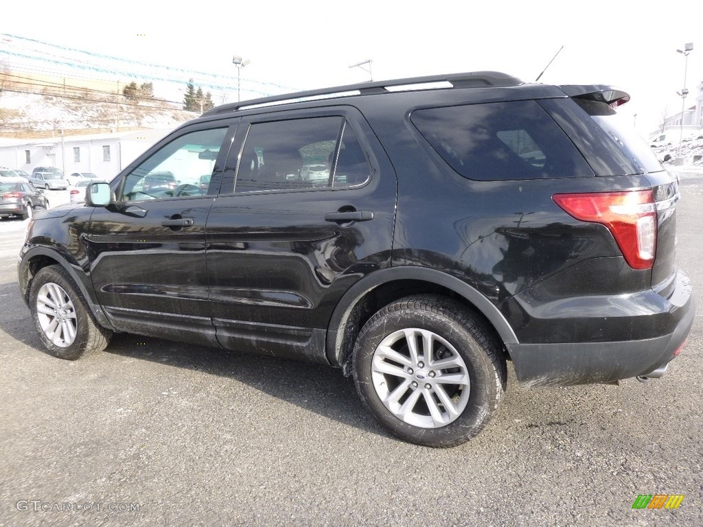 2015 Explorer 4WD - Tuxedo Black / Medium Light Stone photo #4