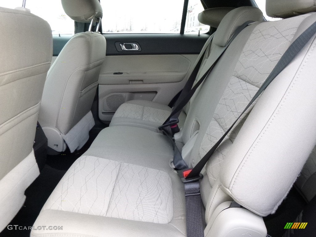 2015 Explorer 4WD - Tuxedo Black / Medium Light Stone photo #8