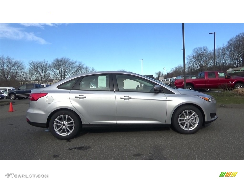 Ingot Silver 2017 Ford Focus SE Sedan Exterior Photo #117623742