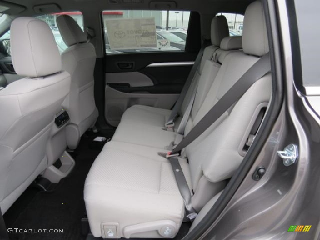 Ash Interior 2017 Toyota Highlander LE Photo #117631550