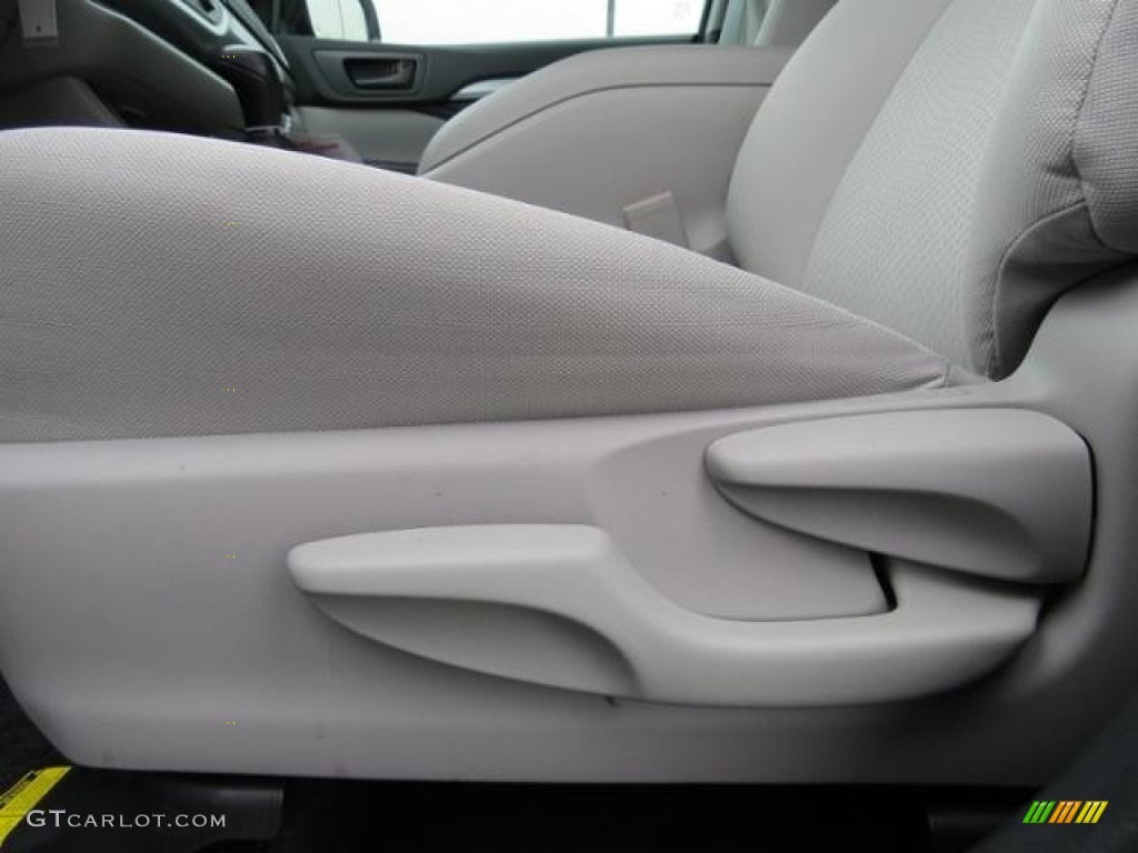 Ash Interior 2017 Toyota Highlander LE Photo #117631634