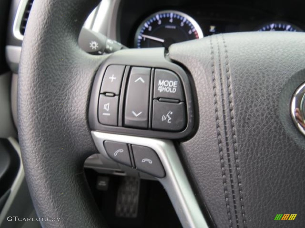 2017 Toyota Highlander LE Controls Photo #117631679