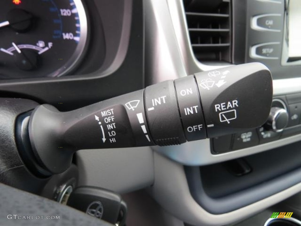 2017 Toyota Highlander LE Controls Photo #117631766
