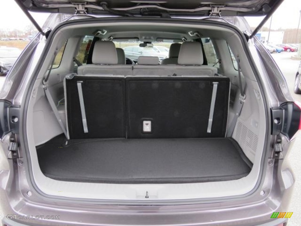 2017 Toyota Highlander LE Trunk Photo #117631877