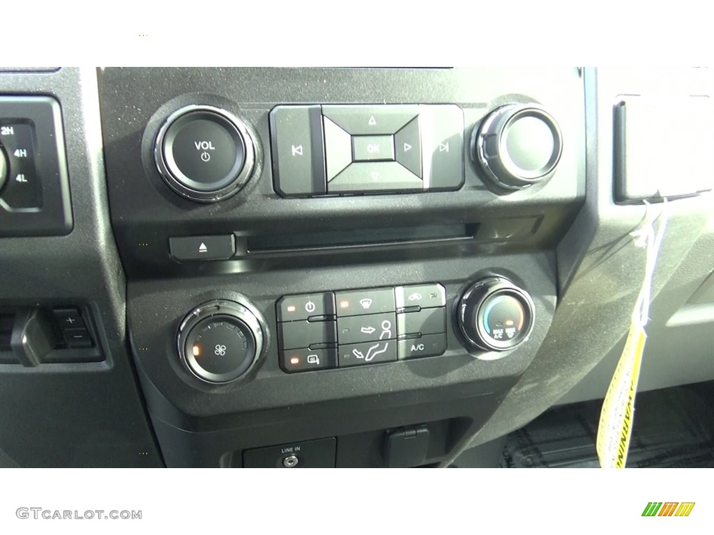 2017 Ford F350 Super Duty XL SuperCab 4x4 Controls Photo #117633335